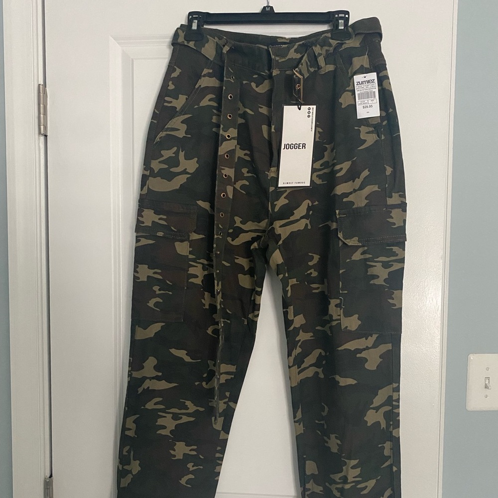 Zumiez Almost Famous Camo Joggers NWT Large